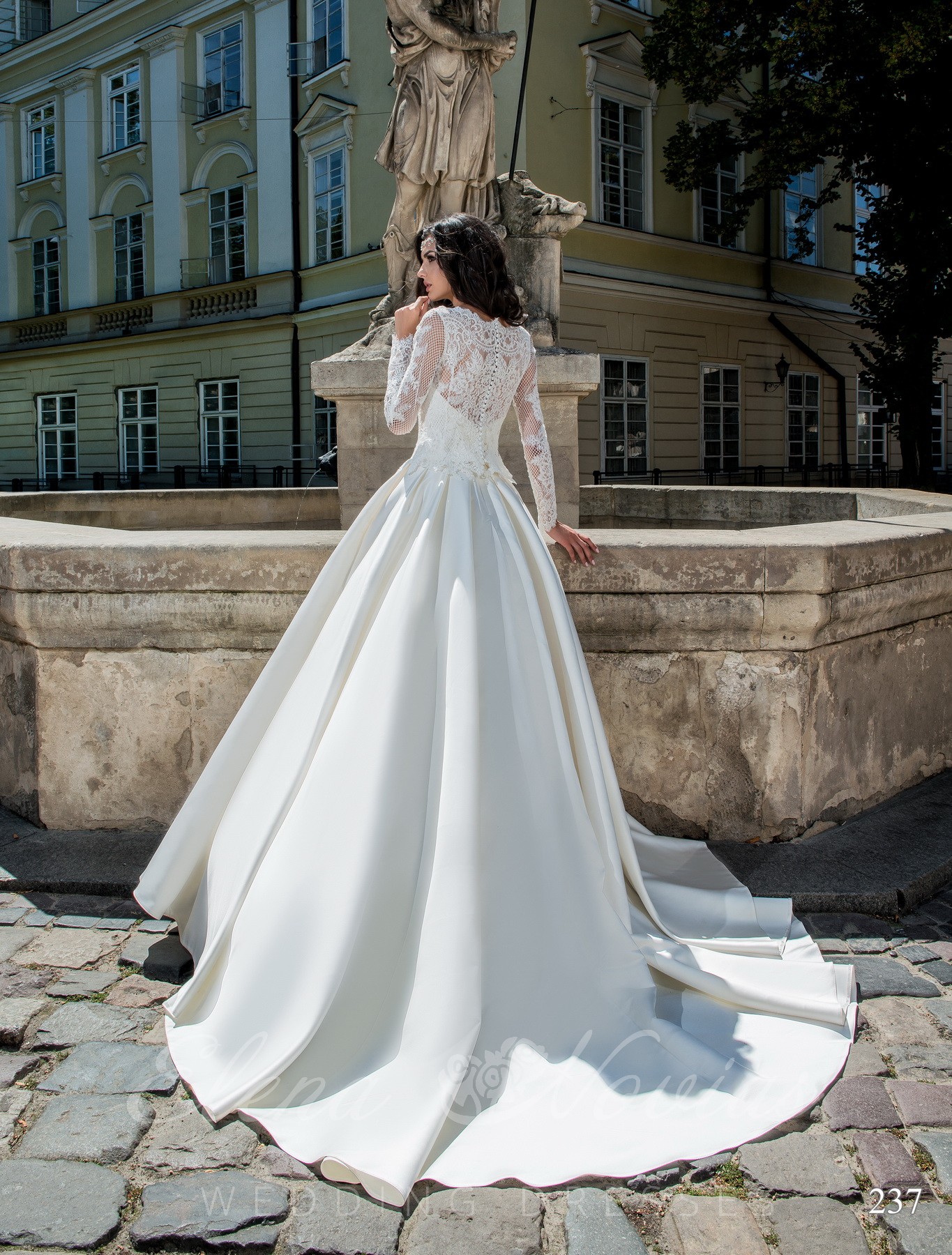 Wedding dress with long sleeves model 237